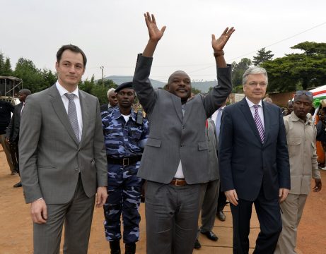 Auf Afrika-Mission im Januar 2015: Föderalminister De Croo (l.) und Außenminister Reynders (r.) mit Burundis Präsident Nkurunziza