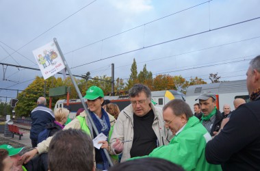 Eupen: Gewerkschaftsmitglieder machen sich auf den Weg zur Demonstration in Brüssel (7.10.)