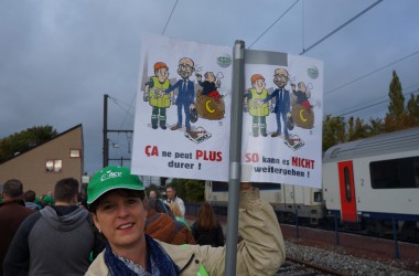 Eupen: Gewerkschaftsmitglieder machen sich auf den Weg zur Demonstration in Brüssel (7.10.)