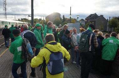 Eupen: Gewerkschaftsmitglieder machen sich auf den Weg zur Demonstration in Brüssel (7.10.)
