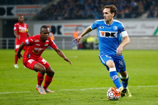 Das Spitzenspiel der 1. Fußballdivision zwischen Gent und Ostende endete 2:2 unentschieden