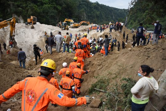 Es besteht kaum noch Hoffnung, Überlebende aus den Trümmern zu bergen