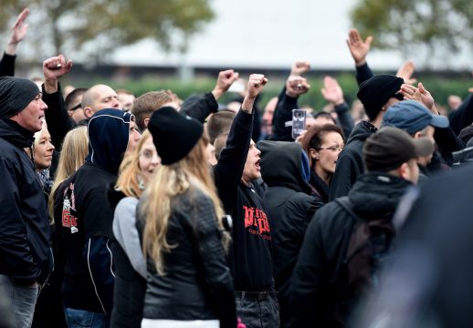 Anhänger von Kögida, dem Kölner Pegida-Anhänger, am Sonntag während der Demonstration in Köln