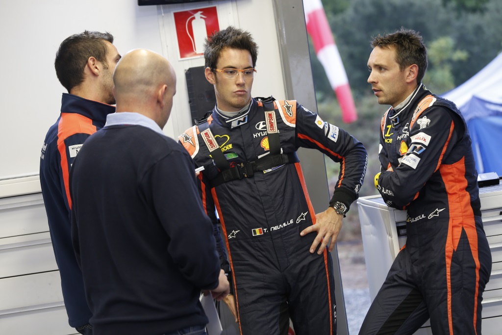 Thierry Neuville und Beifahrer Nicolas Gilsoul - Teambesprechung am Donnerstag