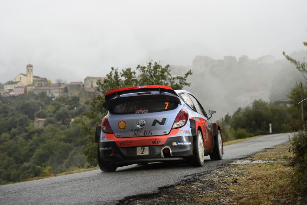 Thierry Neuville/Nicolas Gilsoul im Hyundai i20 WRC beim Shakedown der Rallye Frankreich