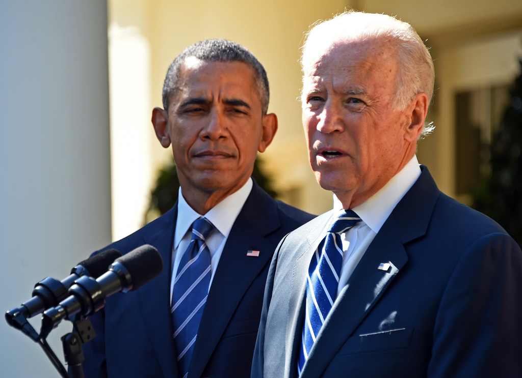 Barack Obama und Joe Biden im Rosengarten des Weißen Hauses (Bild: Jim Watson/AFP)