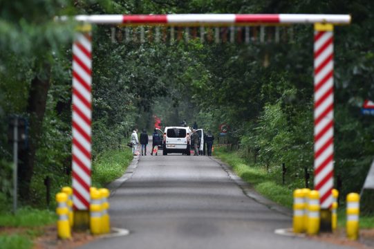 Nahe dieser Straße in einem Industriegebiet in Opglabbeek wurde Silvio Aquino am 27. August 2015 tot aufgefunden (Archivbild: Luc Claessen/Belga)