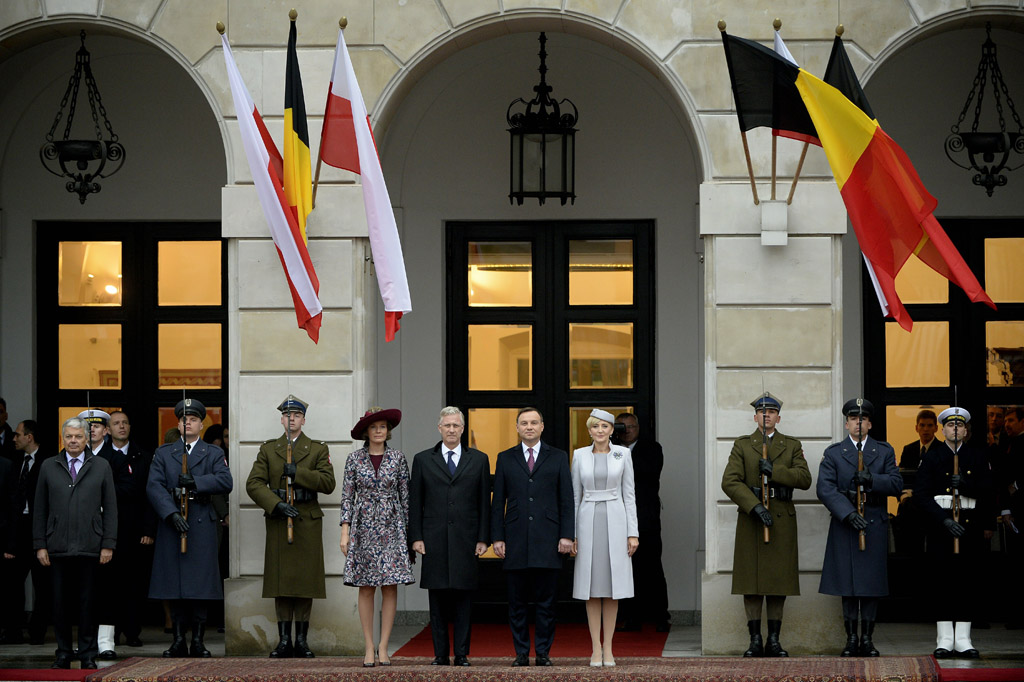 König Philippe und Königin Mathilde mit dem polnischen Präsidenten Andrzej Duda und dessen Frau Agata Kornhauser-Duda am Dienstag in Warschau