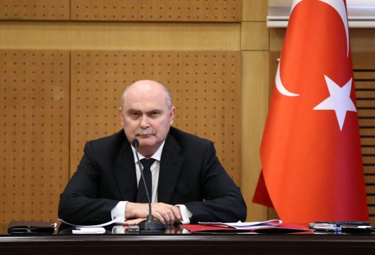 Der türkische Außenminister Feridun Sinirlioglu am Freitag bei einer Pressekonferenz zum Thema in Ankara