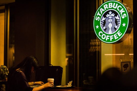 Die Brüsseler Behörde hat Steuerbescheide für Starbucks in den Niederlanden als illegale Beihilfen bewertet