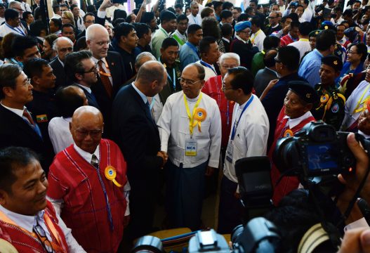 Myanmars Präsident Thein Sein (M.)