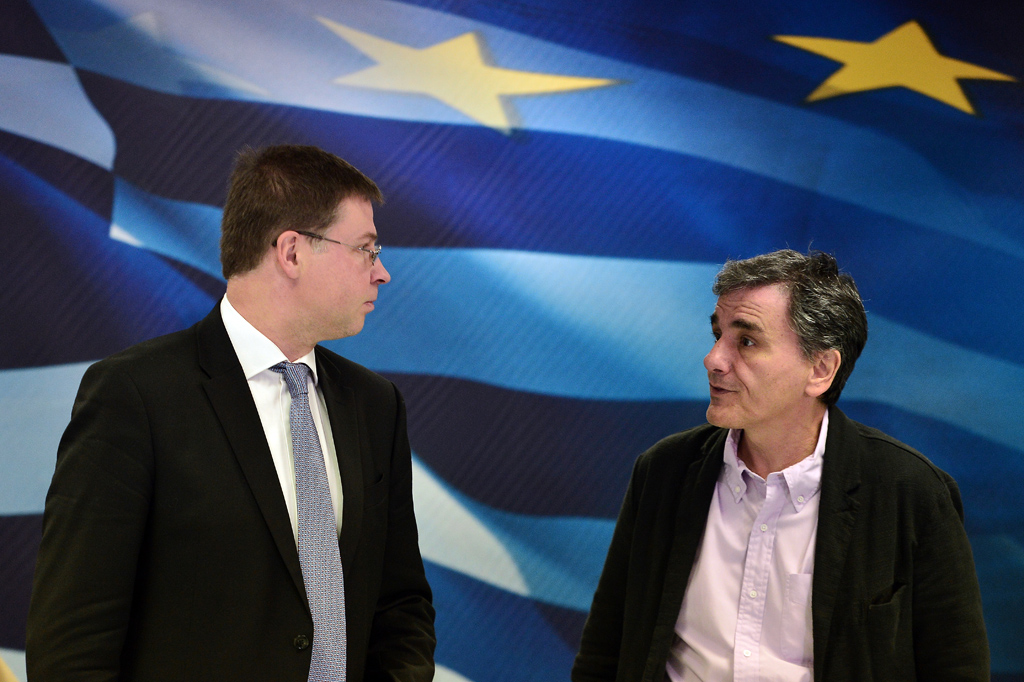 Valdis Dombrovskis und der griechische Finanzminister Euklides Tsakalotos am 26.10. in Athen