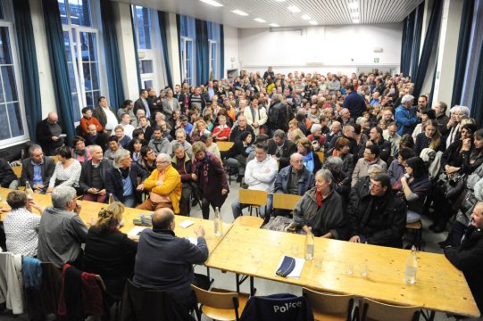 Zusätzliche Aufnahmeplätze für Flüchtlinge: Infoversammlung in Thy-le-Château (Gemeinde Walcourt)