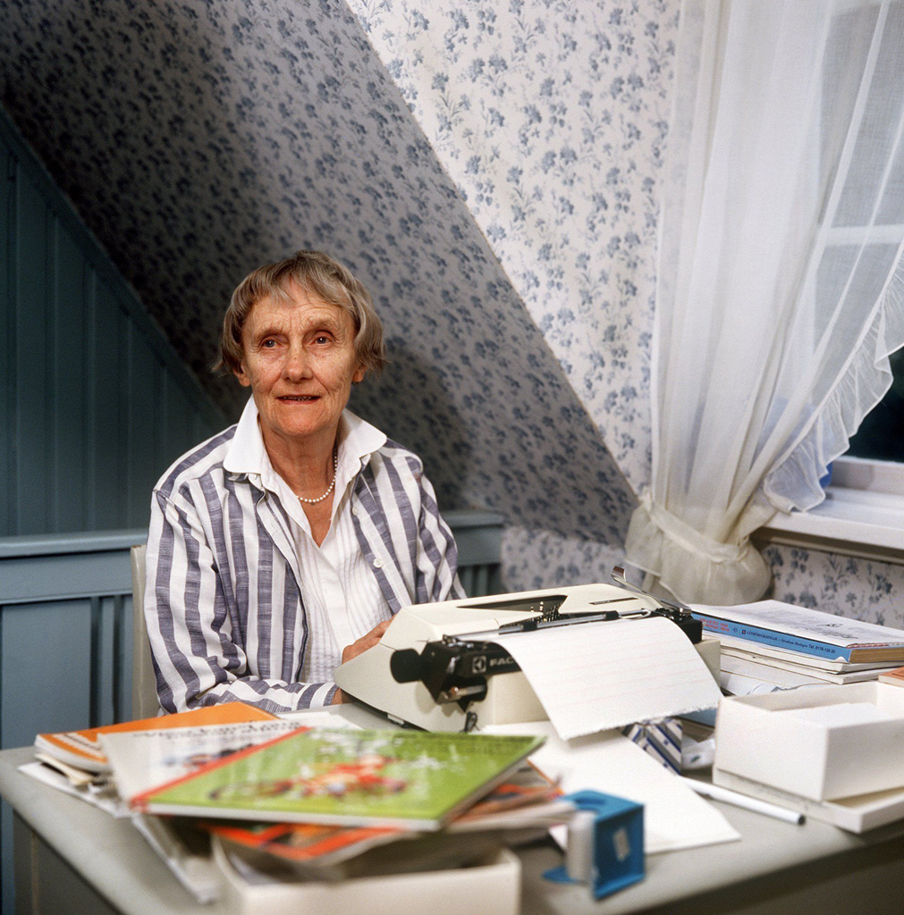 Astrid Lindgren in ihrer Wohnung in Stockholm im Oktober 1987