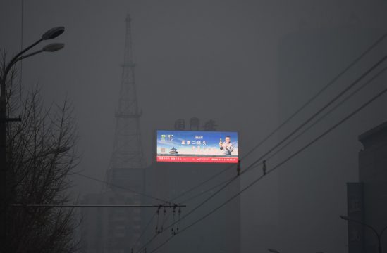 Peking verschwindet im Smog