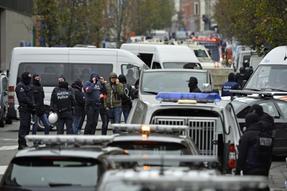 Spezialeinheiten der Polizei in der Rue Delaunoy in Molenbeek