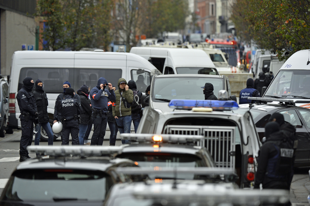 Spezialeinheiten der Polizei in der Rue Delaunoy in Molenbeek