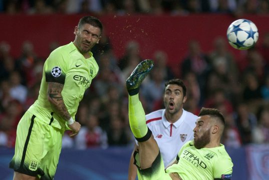 Manchester City kämpft sich ins Achtelfinale der Champions League