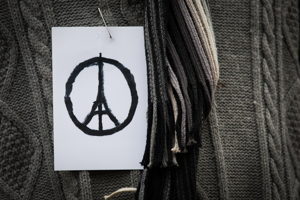 Der Eiffelturm als Peace-Zeichen
