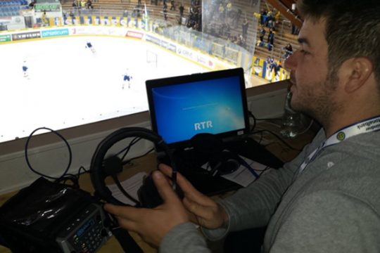 RTR-Sportreporter Ursin Lechmann bereitet sich auf das Spiel HC Davos - ZSC Lions vor