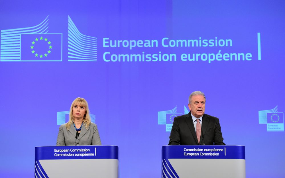 EU-Justizkommissarin Elzbieta Bienkowska und der für Migration zuständige EU-Kommissar Dimitris Avramopoulos am 18.11. in Brüssel