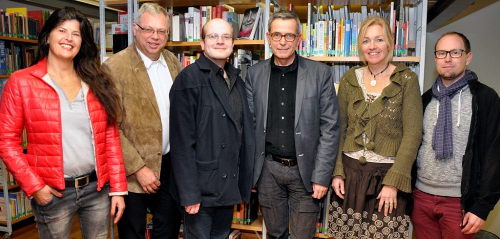 Die Jury-Mitglieder Claudia Hoffmann, Wolfgang Mauritz, Andreas Züll, Christoph Leisten, Waltraud Stening-Belz, Mario Walter Johnen (vlnr) und Joachim Starke (fehlt auf dem Foto) hatten die schwierige Aufgabe, aus 41 tollen Einsendungen die Sieger-Texte zu ermitteln.