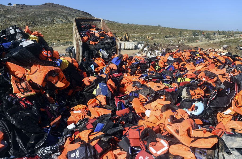 Unmengen von Rettungswesten auf der griechischen Insel Lesbos (13.11.)