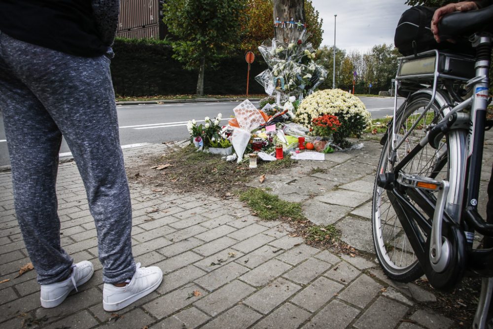 Blumen für Merel an der Unglücksstelle