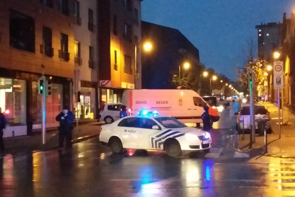 Nach Anschlägen in Paris: Sondereinsatz in der Brüsseler Gemeinde Molenbeek
