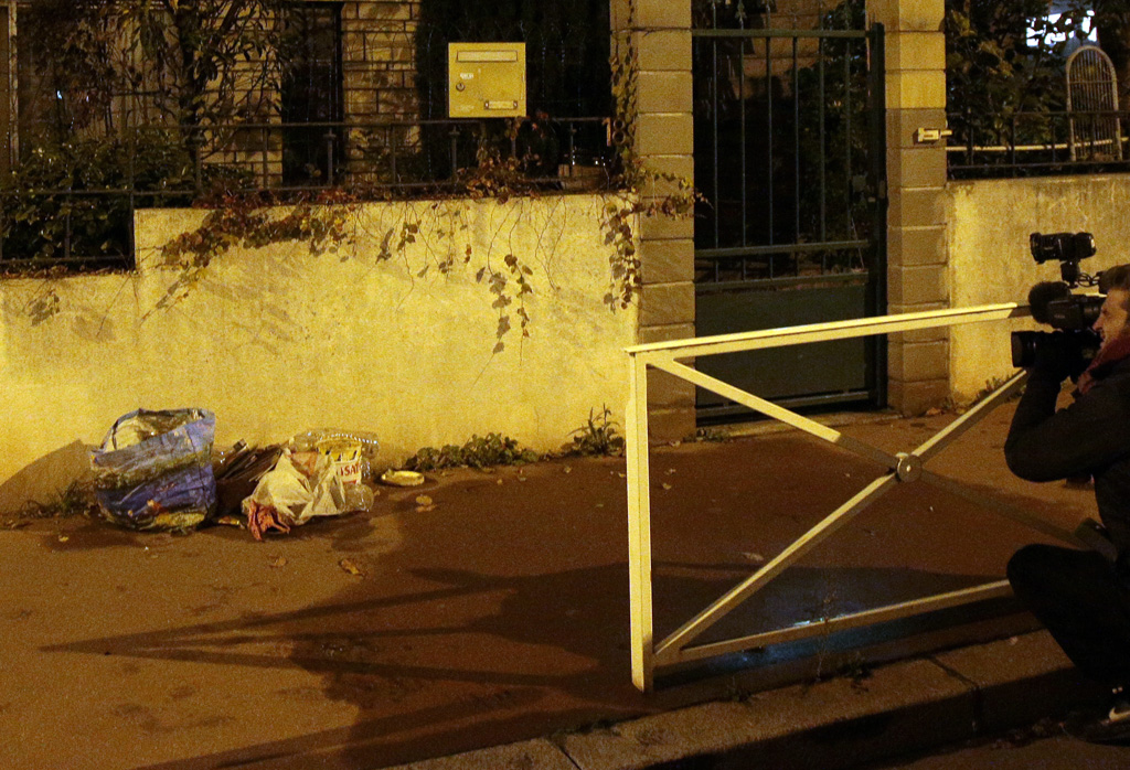 In diesem Müllhaufen in dem Pariser Vorort Montrouge wurde ein Sprengstoffgürtel gefunden