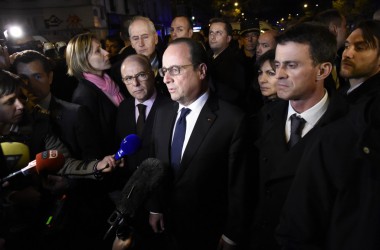 Französischer Präsident Hollande nach Terroranschlägen in Paris