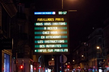 Bürger sollen nach Terroranschlägen in Paris ihre Wohnungen nicht verlassen
