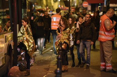 Evakuierung nahe der Konzerthalle Bataclan in Paris