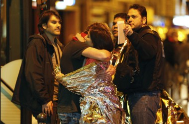 Evakuierung nahe der Konzerthalle Bataclan in Paris