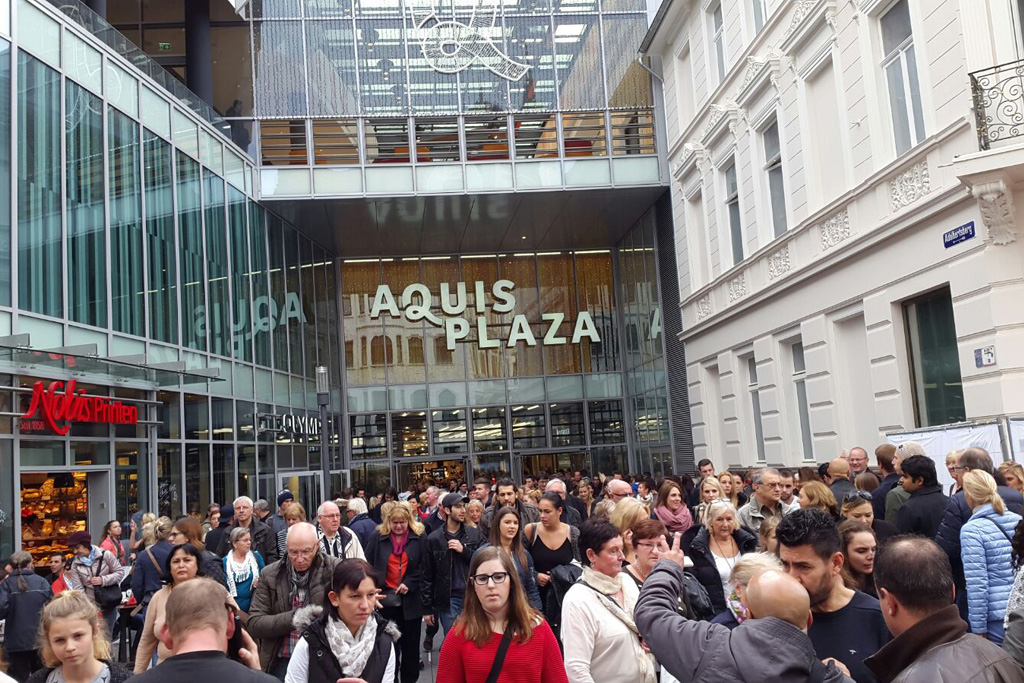 Das Aquis Plaza in Aachen ist am Donnerstagmittag evakuiert worden