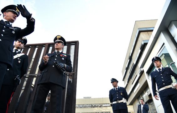 Prozess gegen Hauptstadt-Mafia in Rom begonnen: Wächter bewachen das Gerichtsgebäude