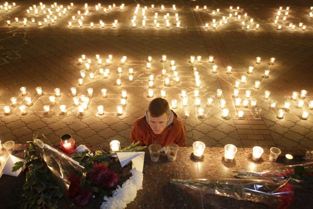 Russland trauert: Kerzen und Blumen in Simferopol