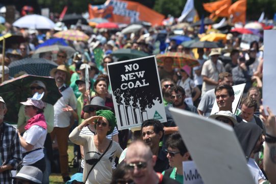 Demonstration für mehr Einsatz zum Schutz des Klimas in Sydney