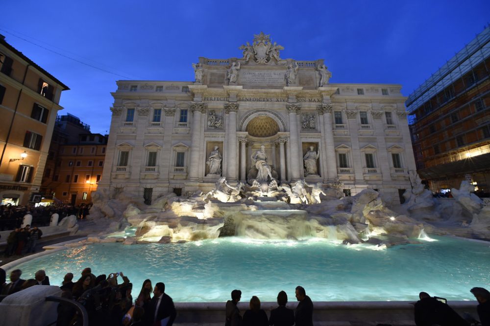 Roms Trevi-Brunnen erstrahlt in neuem Glanz