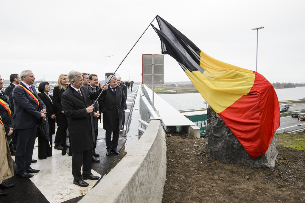 König Philipp bei der Einweihung einer Schleuse auf dem Albert-Kanal in der Nähe von Visé