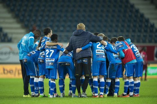 Die Mannschaft von AA Gent feiert nach dem Sieg gegen Zulte-Waregem (1.12.)