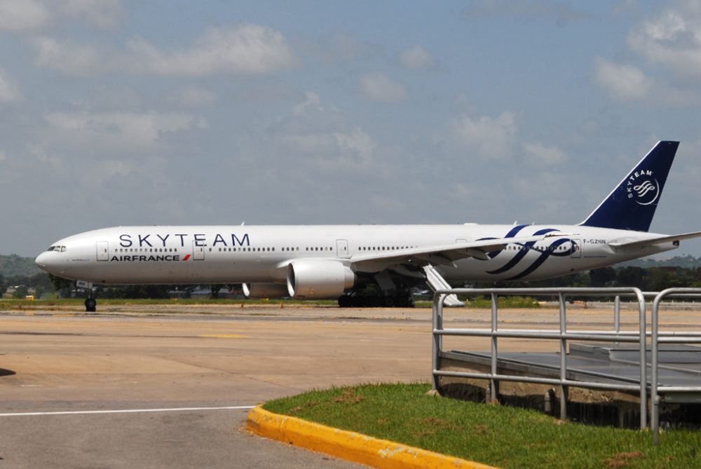 Air France-Maschine auf dem Internationalen Flughafen in Mombasa