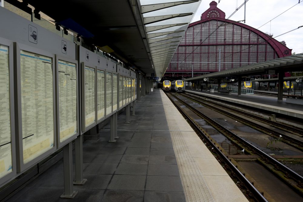 Leerer Bahnsteig im Bahnhof von Antwerpen (Bild: Streik am 20. Oktober)