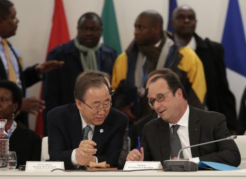 UN-Generalsekretär Ban mit dem französischen Präsidenten Hollande auf dem Klimagipfel in Paris