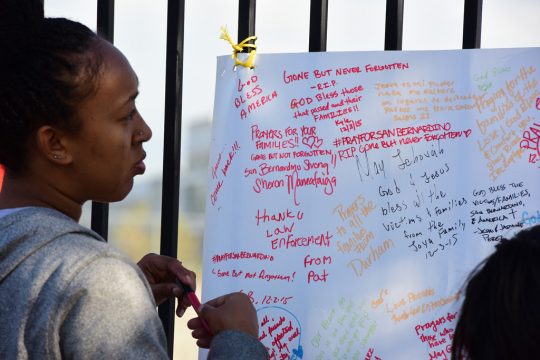 Nach der Attacke von San Bernardino: Menschen hinterlassen Botschaften