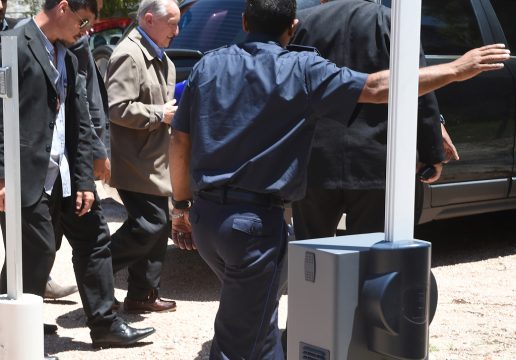 Eugenio Figueredo bei der Ankunft vor Gericht in Montevideo (24.12.)