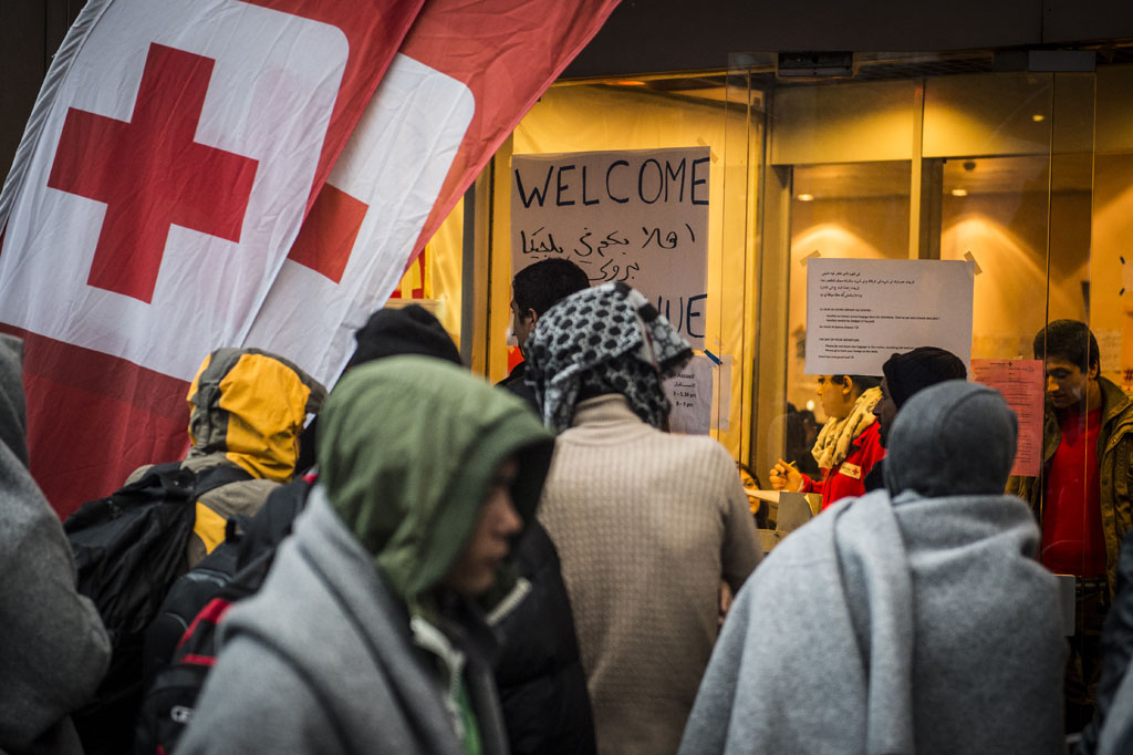 Flüchtlinge vor dem WTC Tower in Brüssel