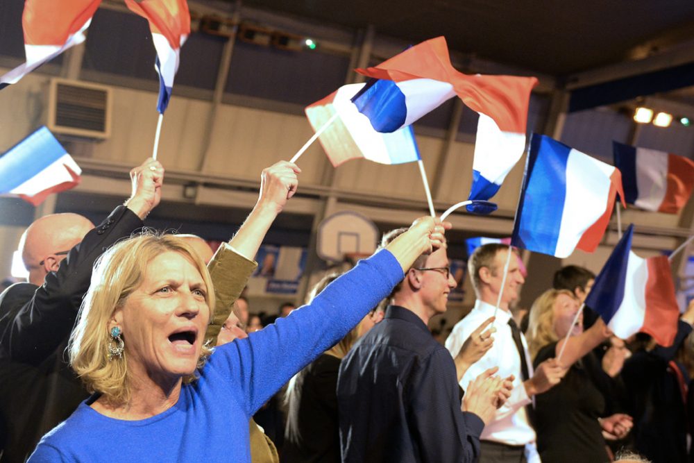 Anhänger des Front National feiern die Ergebnisse der Regionalwahlen