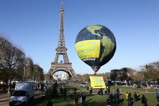 Greenpeace-Aktion beim Weltklimagipfel in Paris