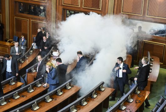 Erneut Tränengas im Parlament vom Kosovo
